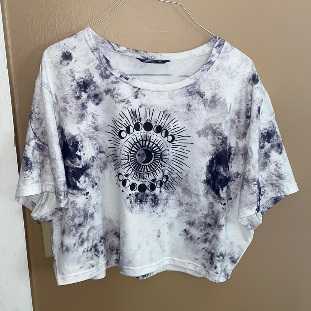 SHEIN Black and White Tie-Dye Moon Phases Plus Size Crop Top